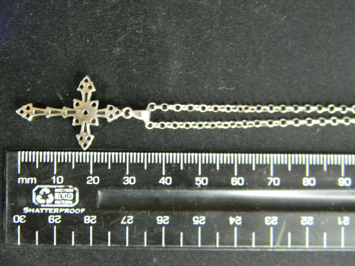 SILVER NECKLACE WITH CROSS