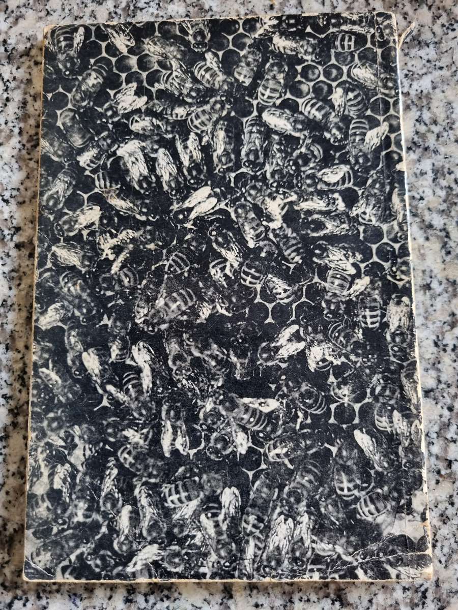 STARTING RIGHT WITH BEES A Beginner`s Handbook  Beekeeping Bee Keeping