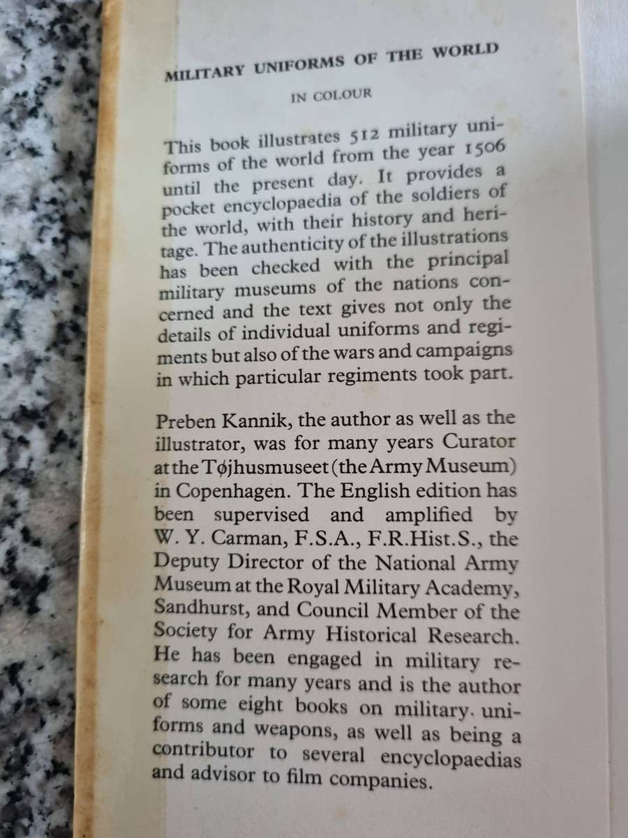 BLANDFORD MILITARY UNIFORMS OF THE WORLD in Colour 1968 ( army )