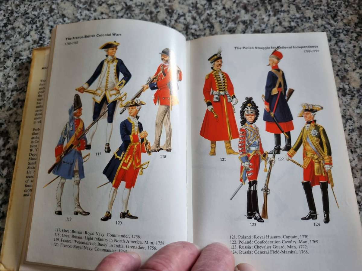 BLANDFORD MILITARY UNIFORMS OF THE WORLD in Colour 1968 ( army )