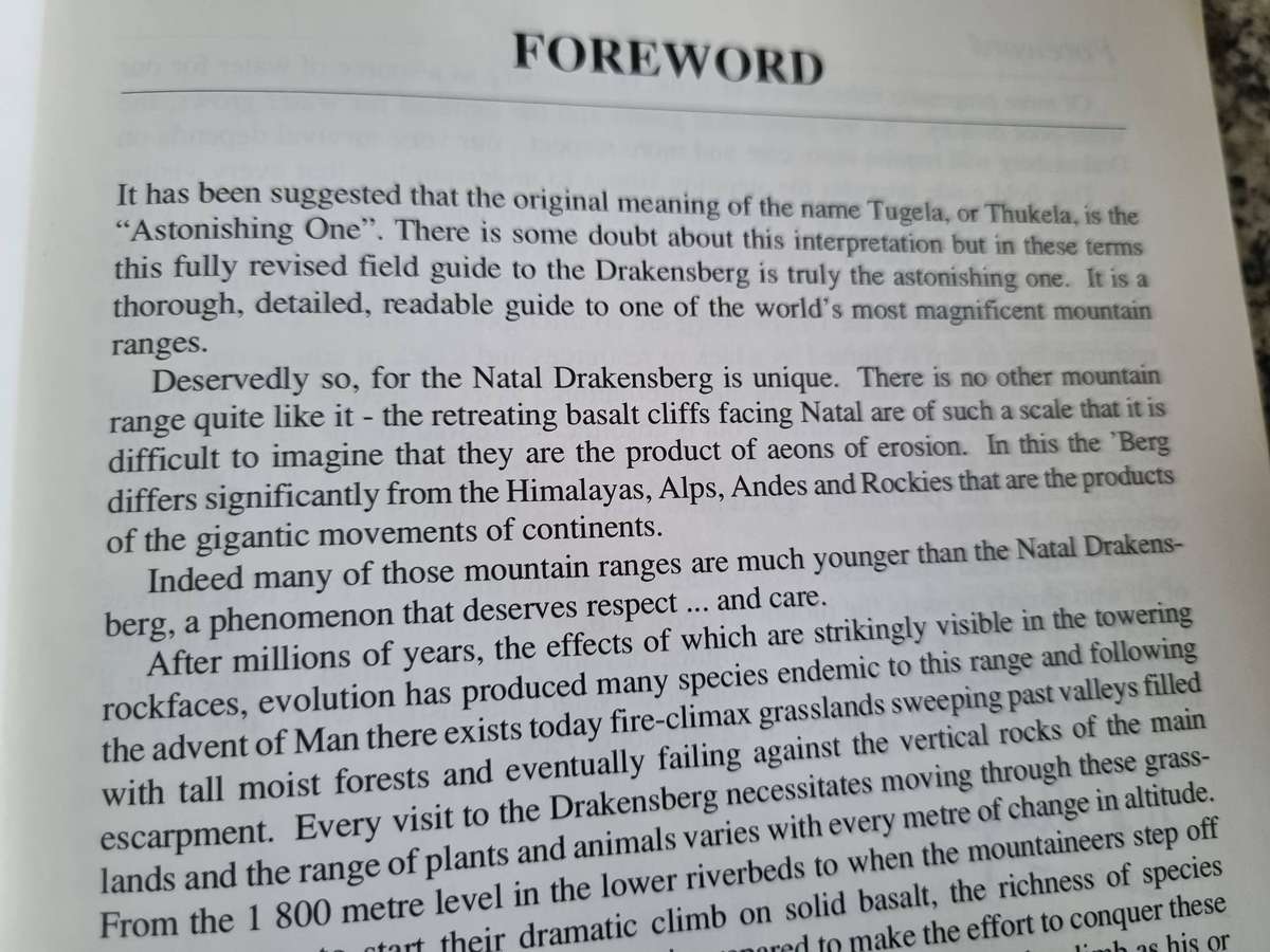 A FIELD GUIDE to the NATAL DRAKENSBERG Dave and Pat IRVIN Fully Revised Second Edition mountains