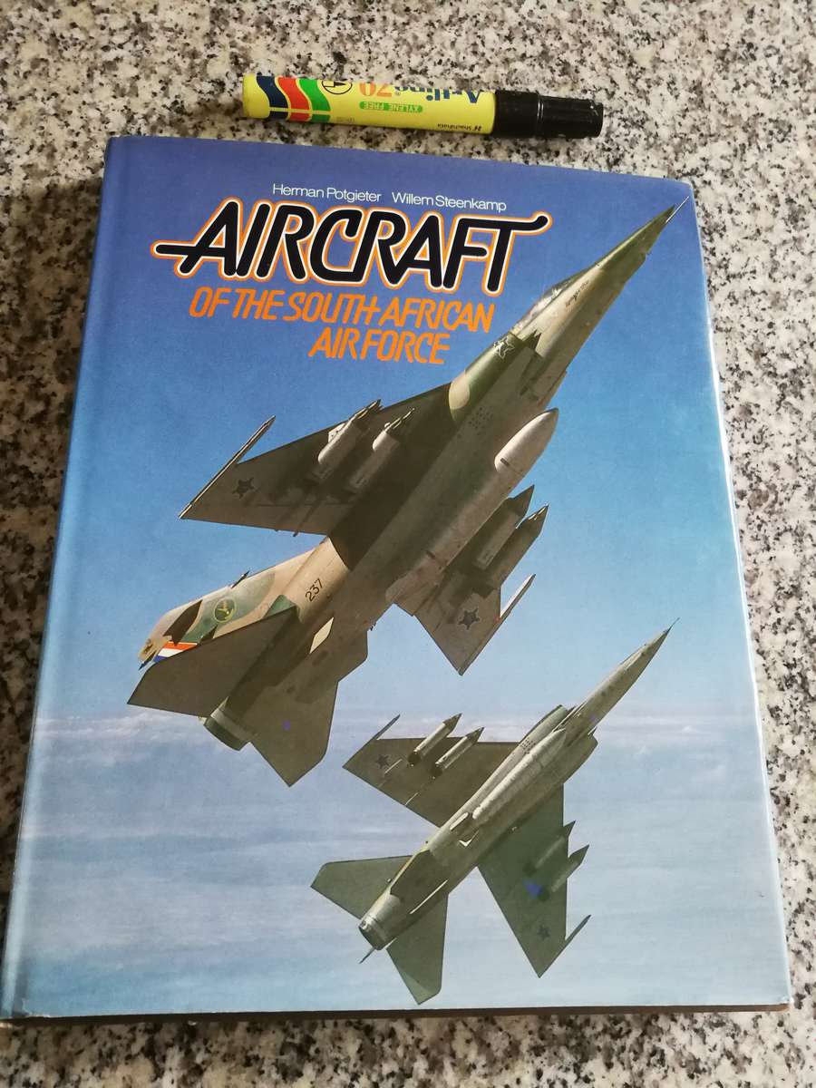AIRCRAFT of the SOUTH AFRICAN AIR FORCE Text WILLEM STEENKAMP Photograpy HERMAN POTGIETER Hardcover