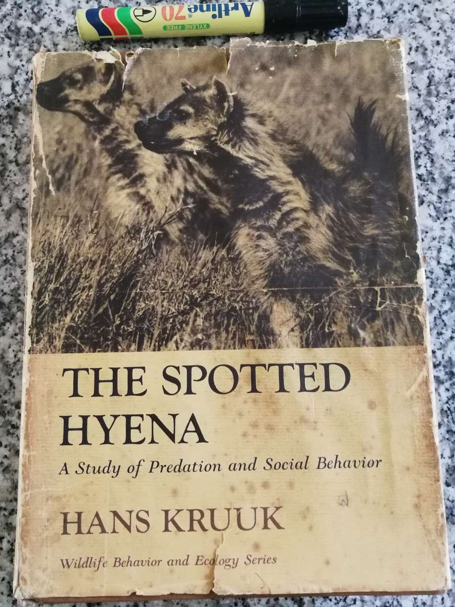 THE SPOTTED HYENA A STUDY OF PREDATION & SOCIAL BEHAVIOR HANS KRUUK Wildlife Behavior & Ecology