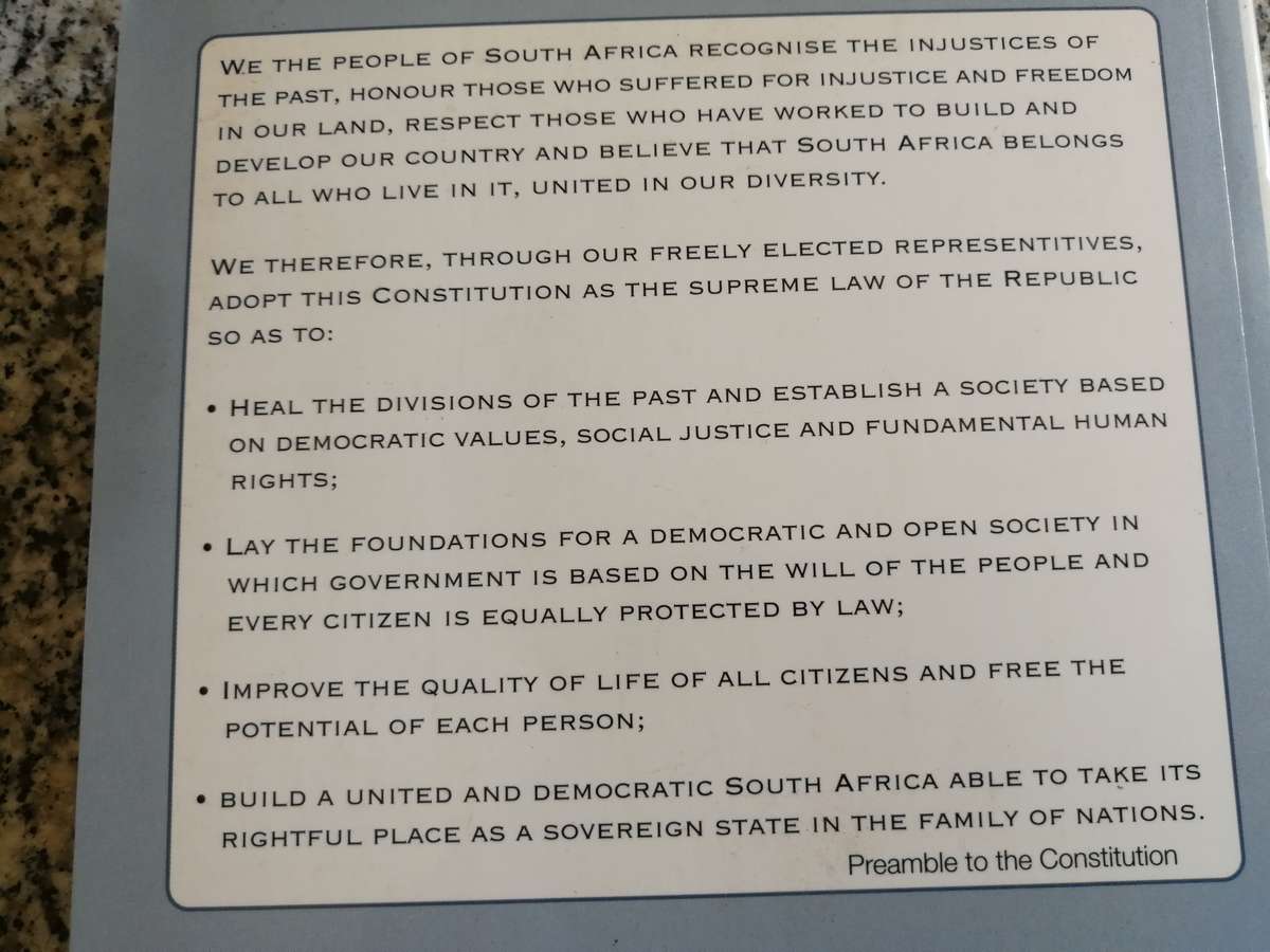 THE SOUTH AFRICAN CONSTITUTION G E DEVENISH LEXIS NEXIS 2005 Softcover