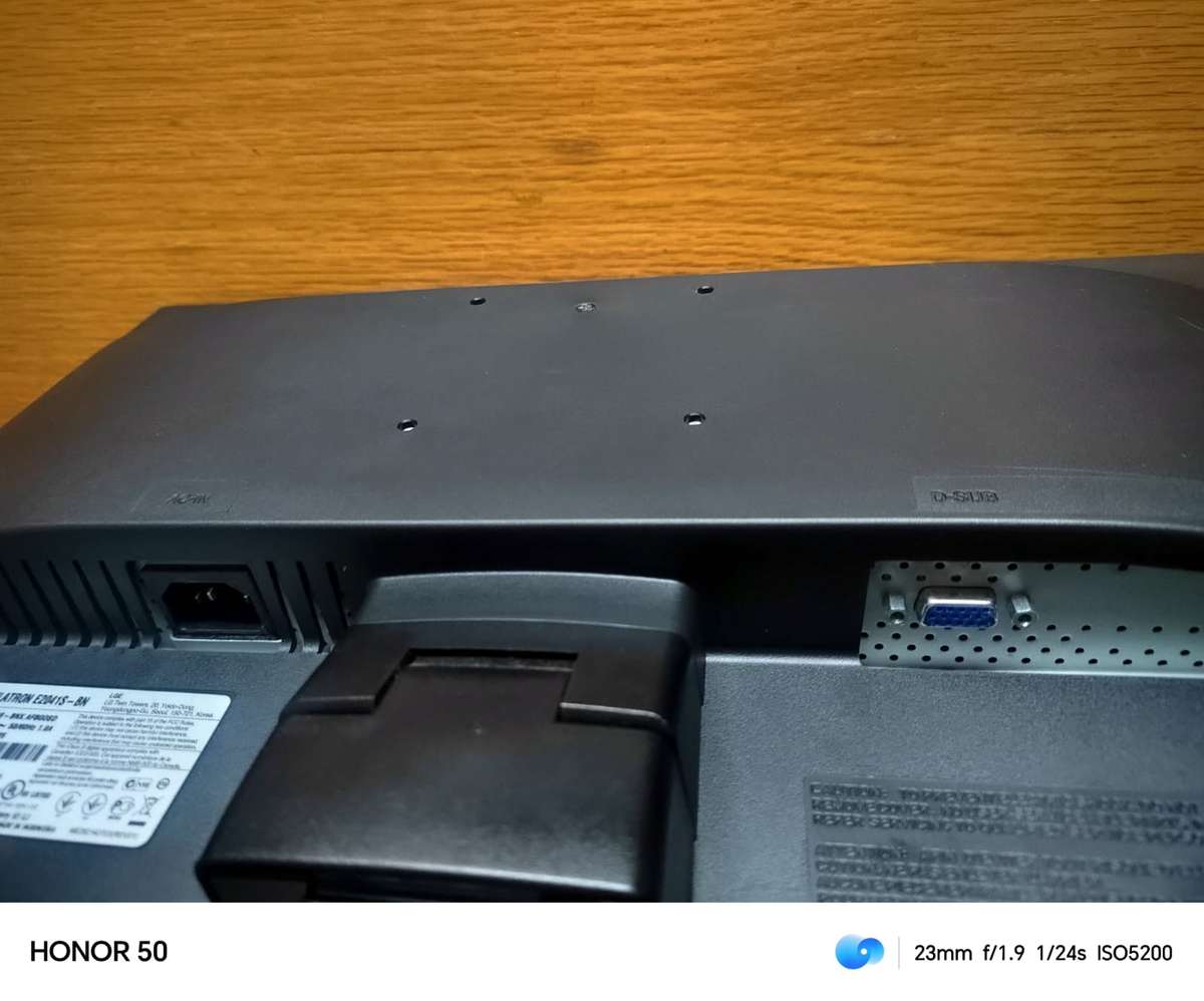 20" LG Flatron E2041 (E2041S-bn) LED Display Monitor