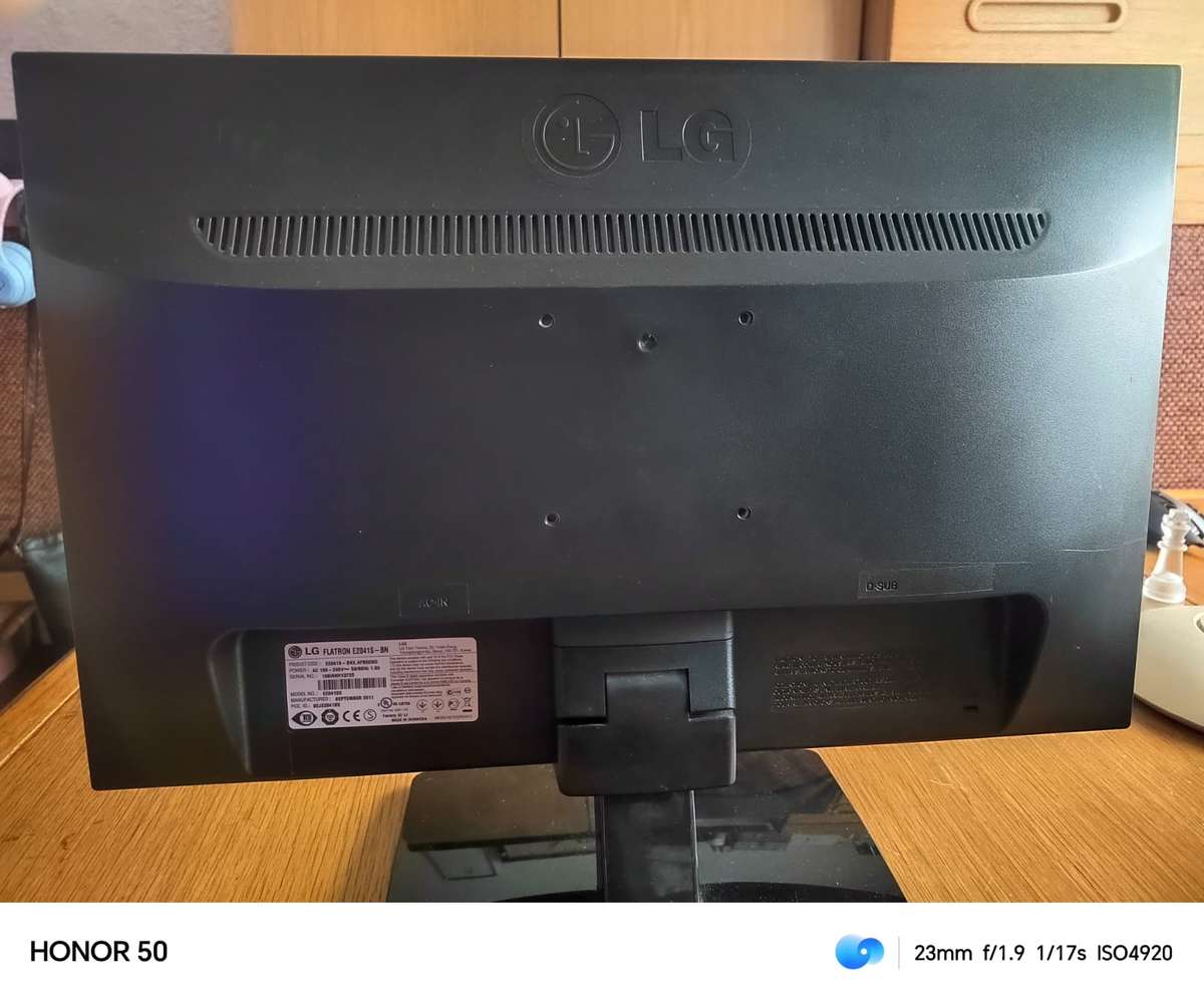 20" LG Flatron E2041 (E2041S-bn) LED Display Monitor