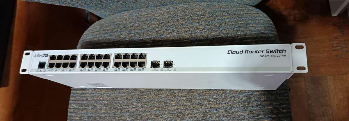 MikroTik Cloud Router Switch 24 Port Gigabit 2SFP+ | CRS326-24G-2S+RM