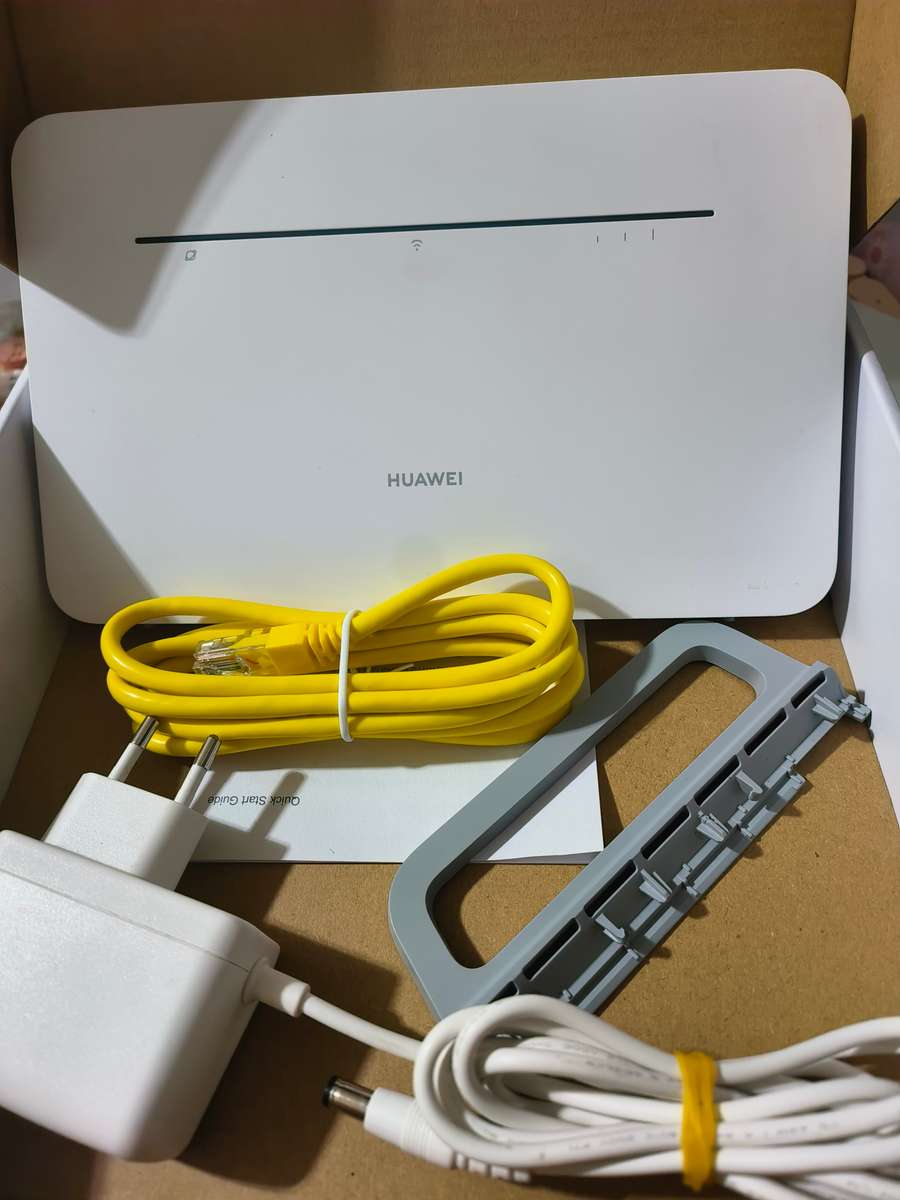 Latest Huawei 4G Router 3 Pro model B535-932a (It take a SIM CARD) up 64 users