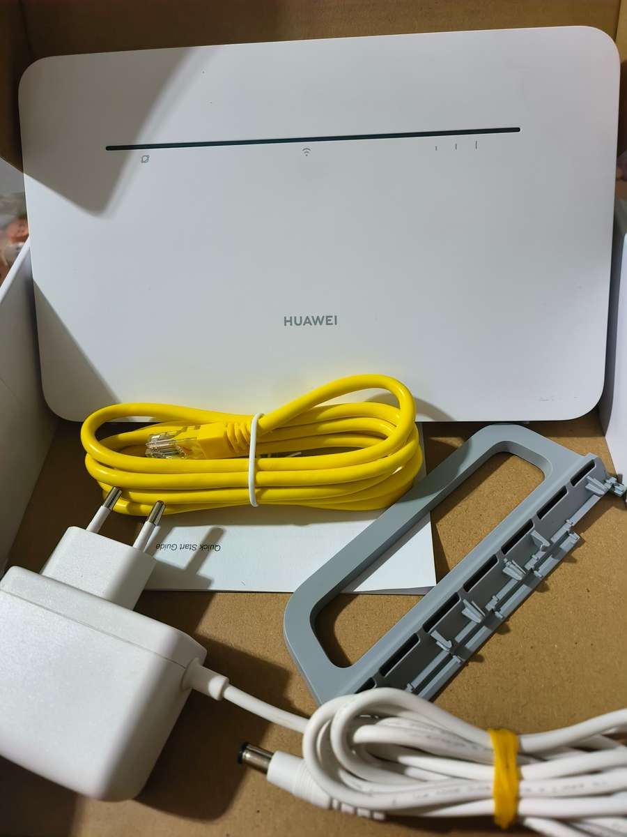 Latest Huawei 4G Router 3 Pro model B535-932a (It take a SIM CARD) up 64 users
