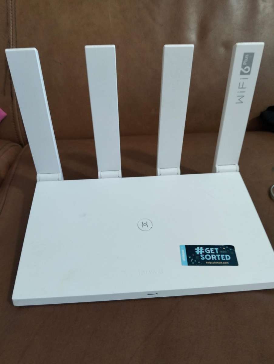 HUAWEI WiFi AX3 Dual-Core Model WS7100 - Doesn't take a sim