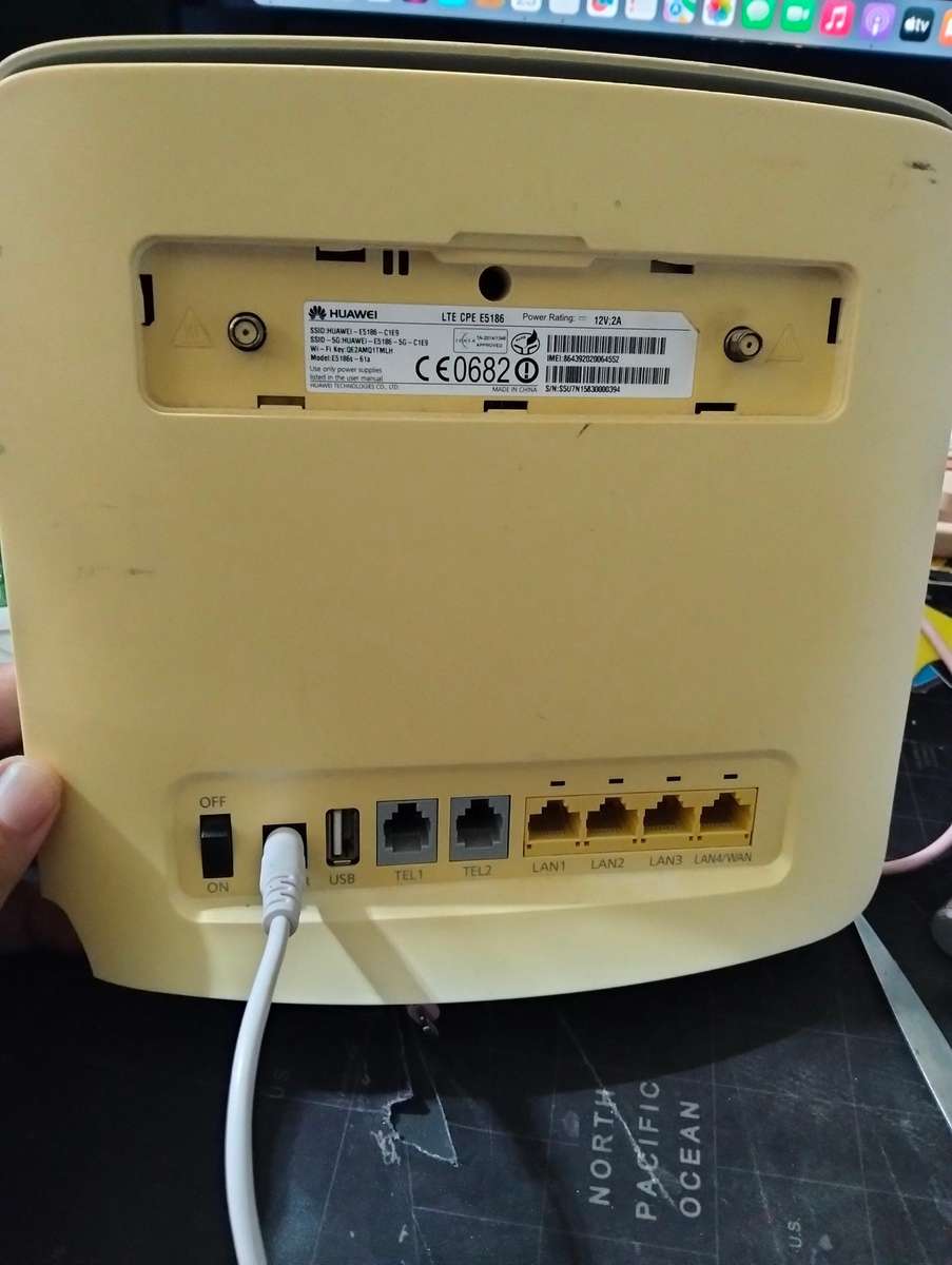 Huawei 4G Router model E5186 (It take a SIM CARD)