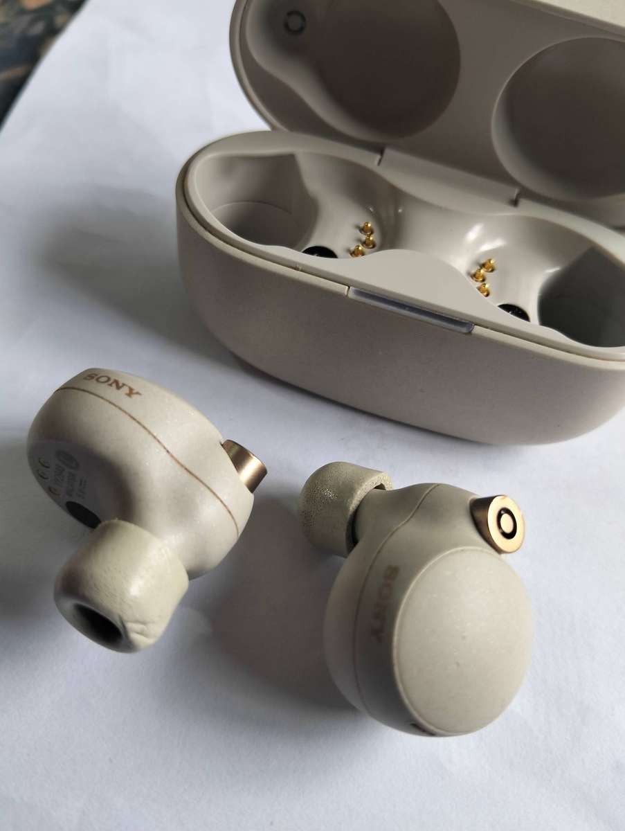 Sony WF-1000XM4  Leading Noise Canceling Truly Wireless Earbud Headphones