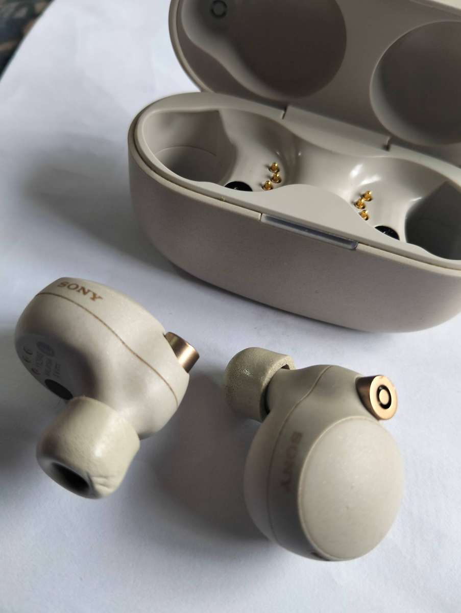 Sony WF-1000XM4  Leading Noise Canceling Truly Wireless Earbud Headphones