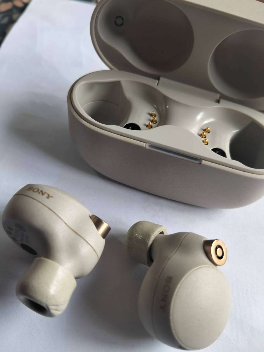 Sony WF-1000XM4  Leading Noise Canceling Truly Wireless Earbud Headphones