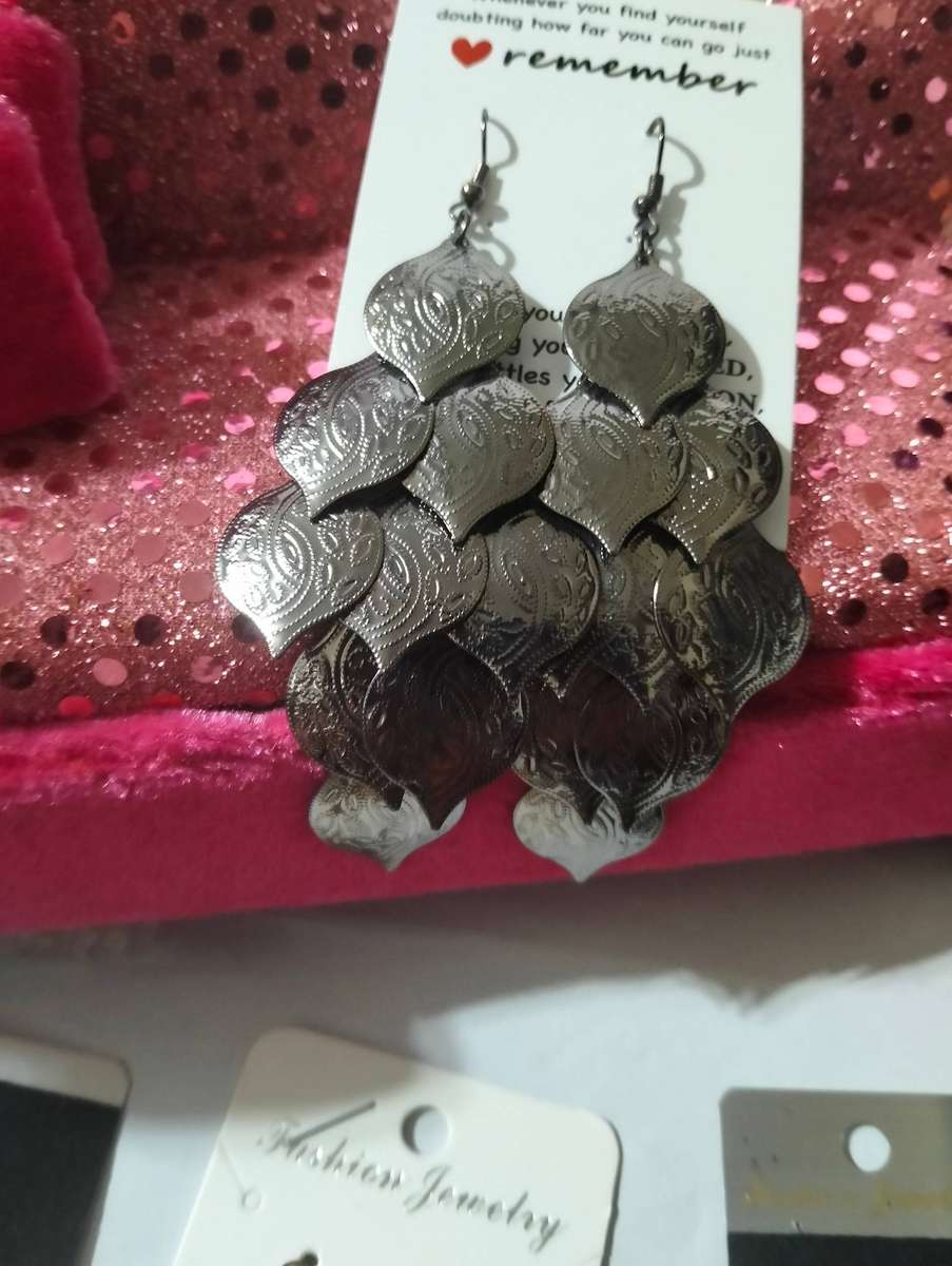 x4 Fashion Earrings Hollow Metal Leaves Leaf Long Dangle