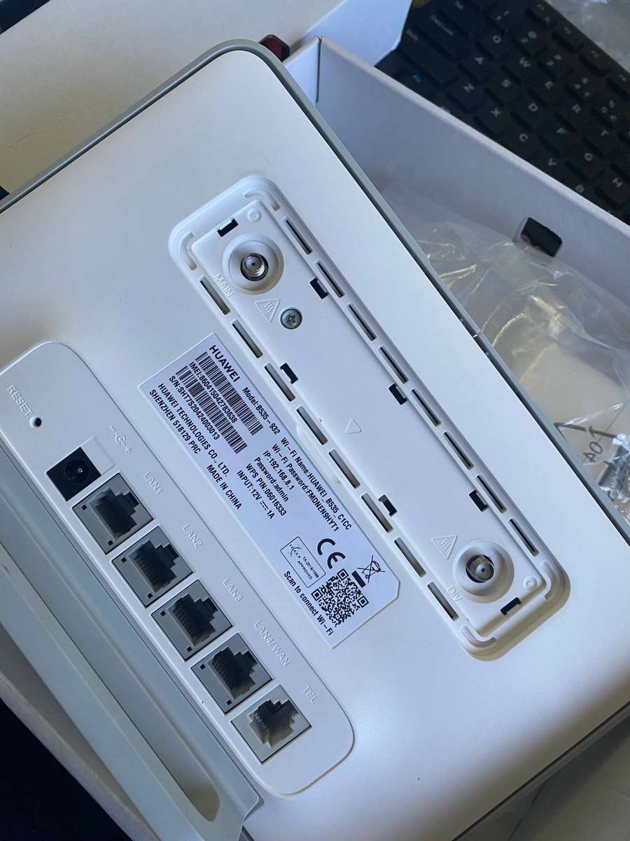 Latest Huawei 4G Router 3 Pro model B535-932a (It take a SIM CARD) up 64 users