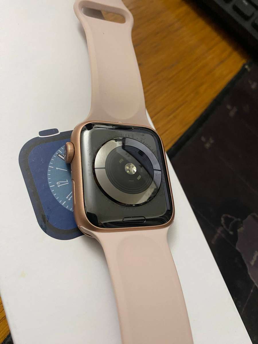 Apple Watch Series 5 GPS + Cellular