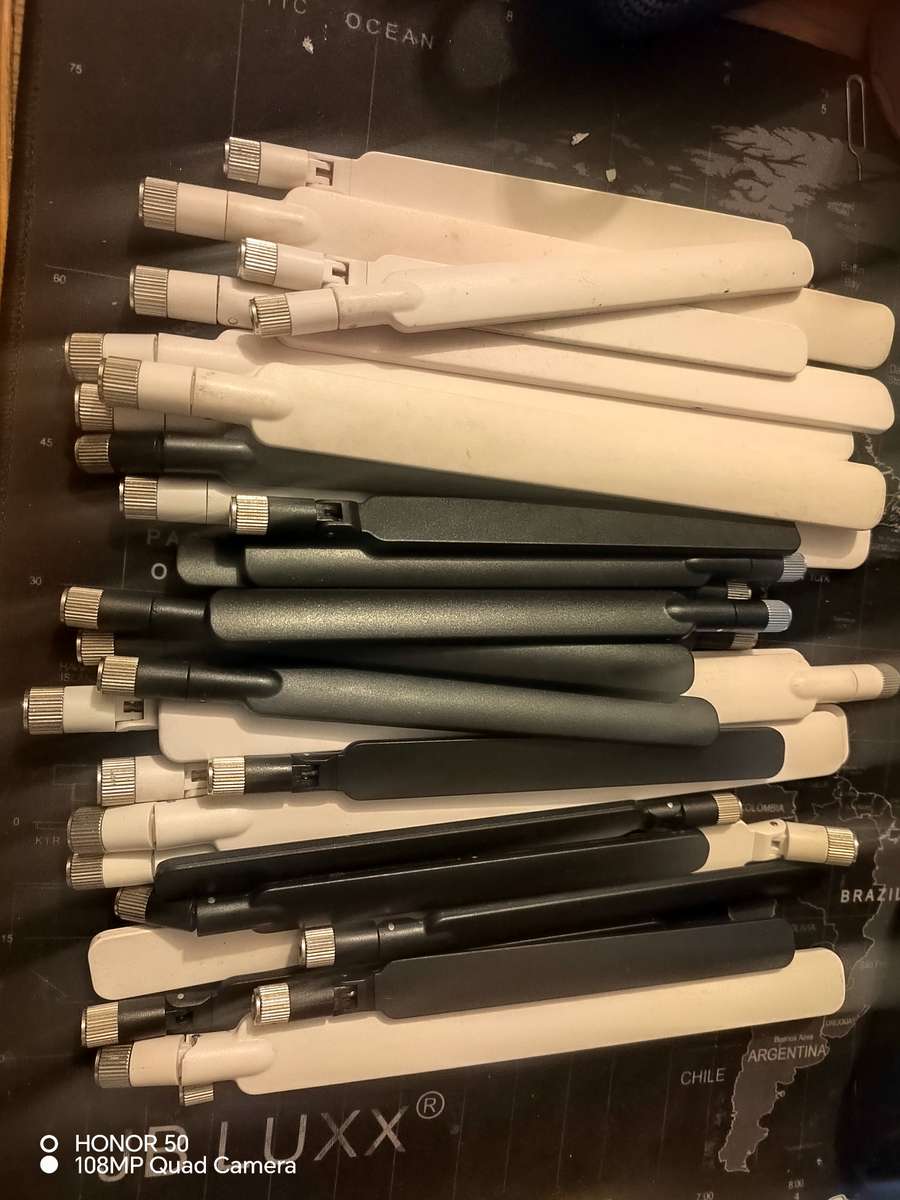 Huawei 4G Router model B315s (It take a SIM CARD) up to 32 users Ref01