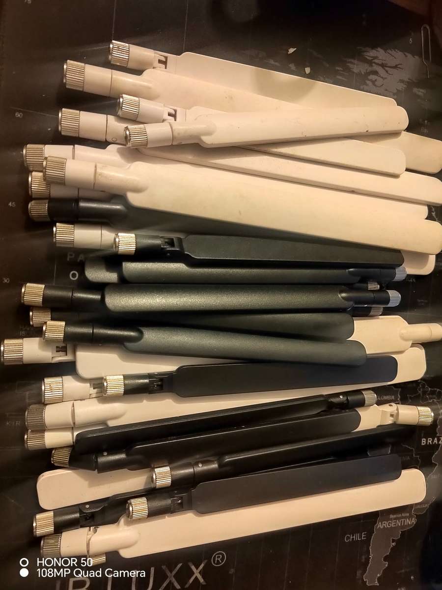 Huawei 4G Router model B315s (It take a SIM CARD) up to 32 users Ref01