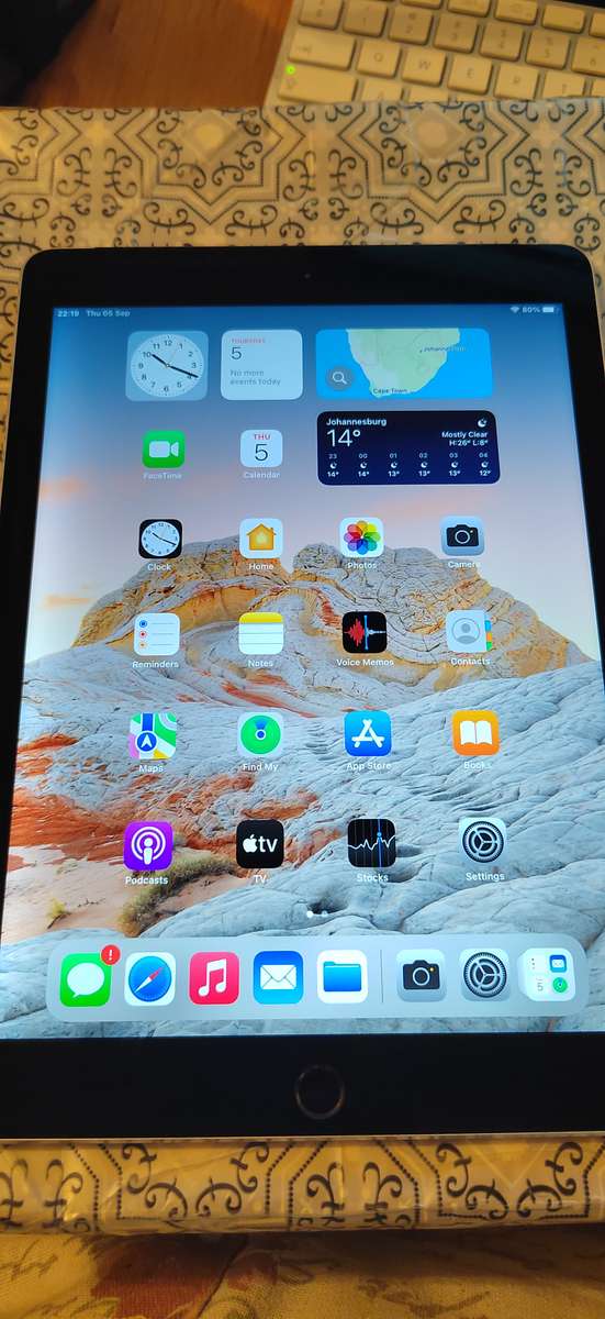IPad Air 2 64gb 4G and wifi clean condition