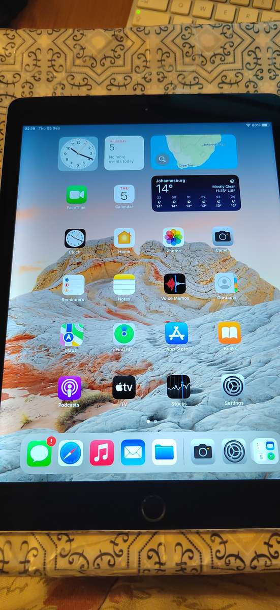 IPad Air 2 64gb 4G and wifi clean condition