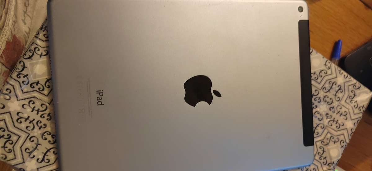IPad Air 2 64gb 4G and wifi clean condition