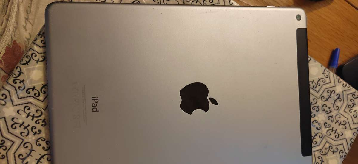 IPad Air 2 64gb 4G and wifi clean condition