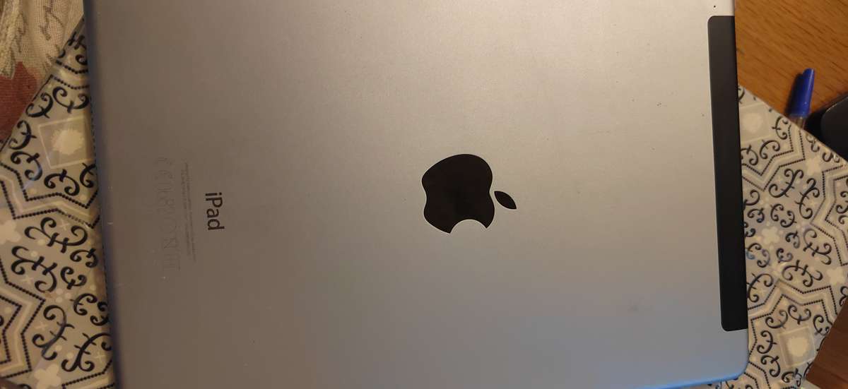 IPad Air 2 64gb 4G and wifi clean condition