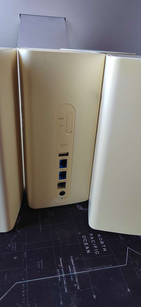 Huawei B618-22d 4G LTE Router - Takes SIM Card 64 Devices