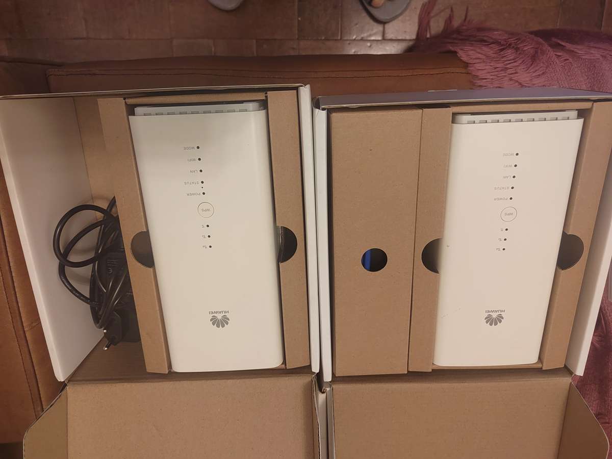 Huawei B618 4G LTE Router - Takes SIM Card 64 Devices