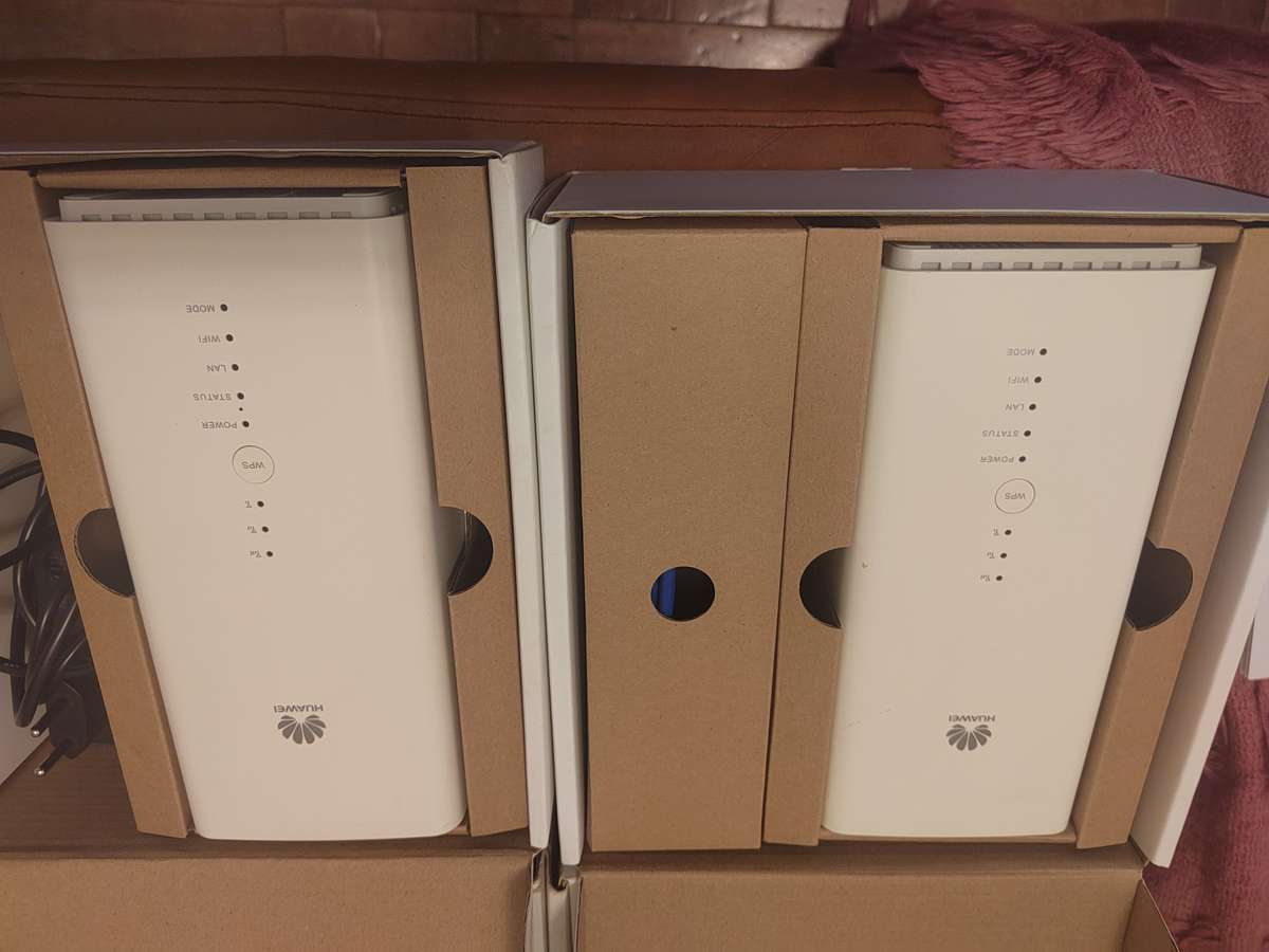 Huawei B618 4G LTE Router - Takes SIM Card 64 Devices