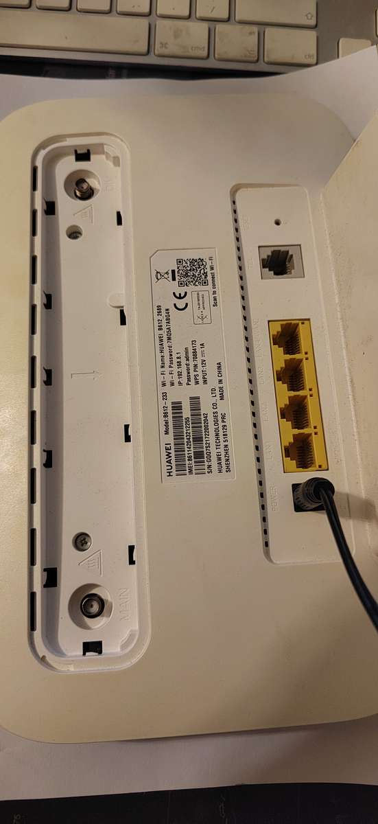 Huawei B612-233 4G Lte router (It take a SIM CARD)