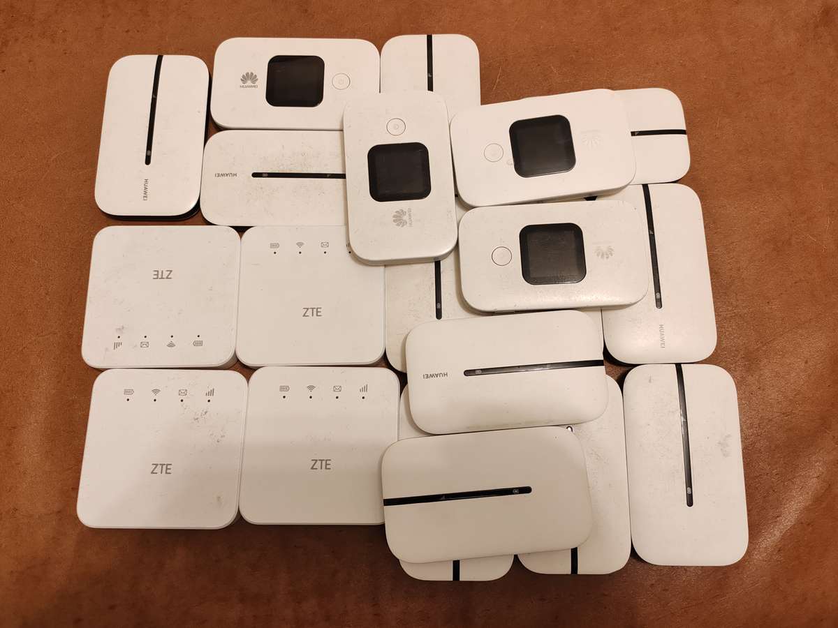 HUAWEI Mobile Wifi E5577Fs - 932  4G LTE Router