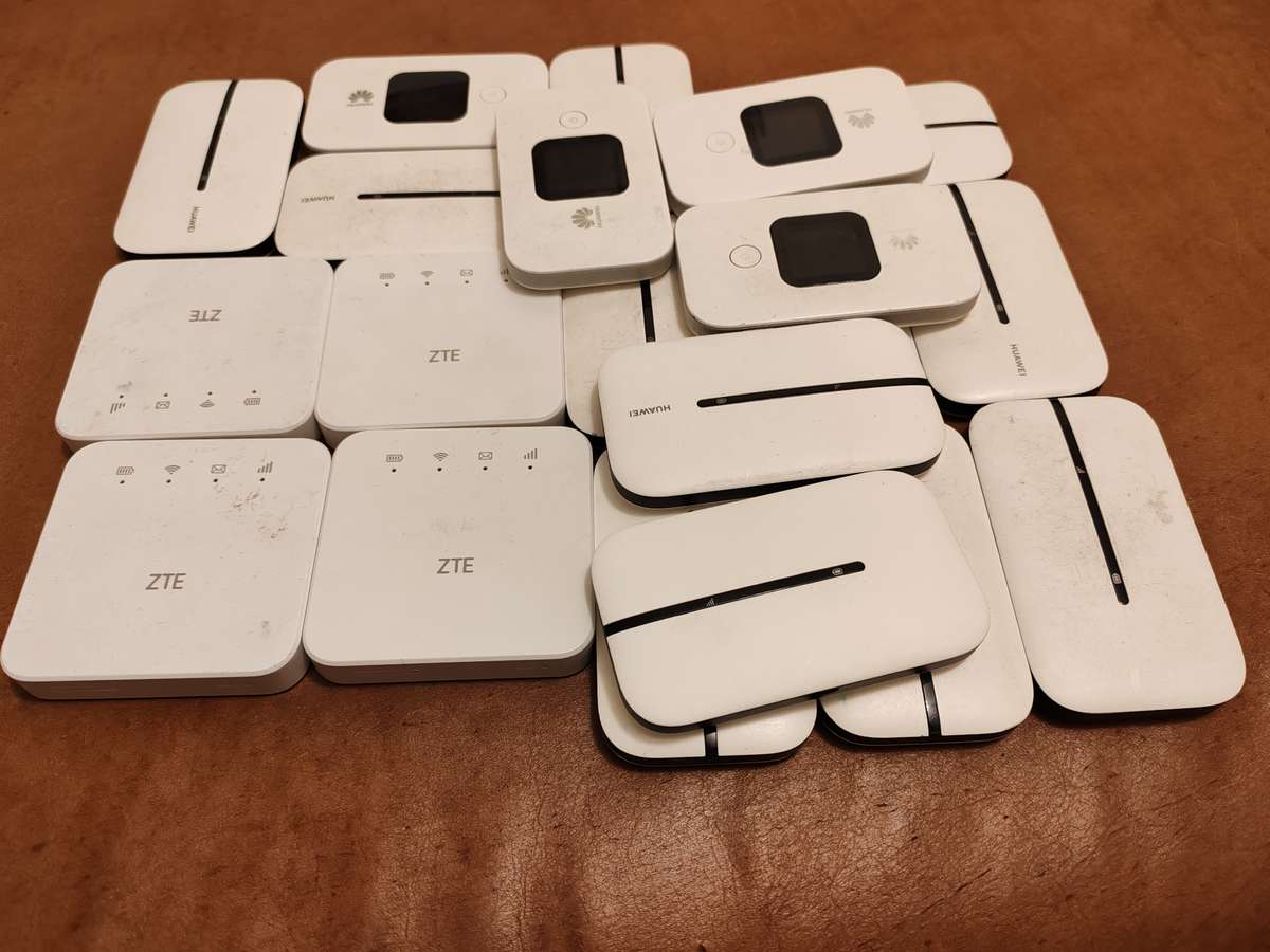 HUAWEI Mobile Wifi E5577Fs - 932  4G LTE Router