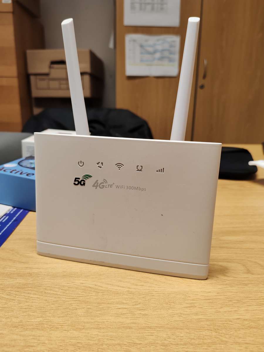 4G Router model (It take a SIM CARD) up to 32