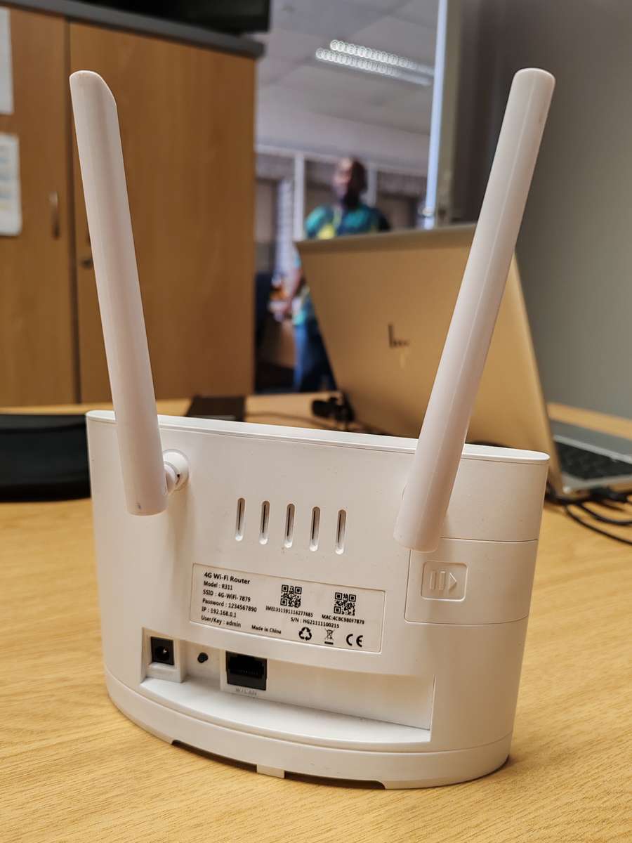 4G Router model (It take a SIM CARD) up to 32