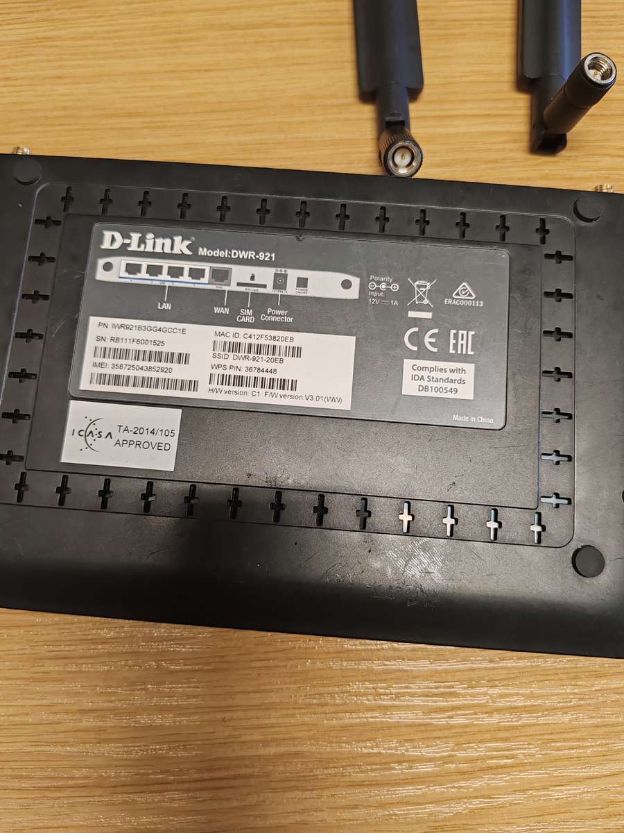 D-KINK ROUTER MODEL: DWR-921 4G router - it take a sim card