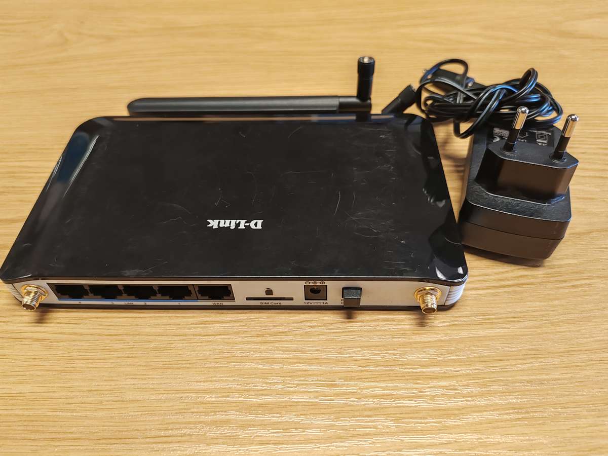 D-KINK ROUTER MODEL: DWR-921 4G router - it take a sim card