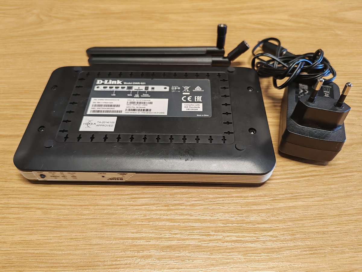 D-KINK ROUTER MODEL: DWR-921 4G router - it take a sim card