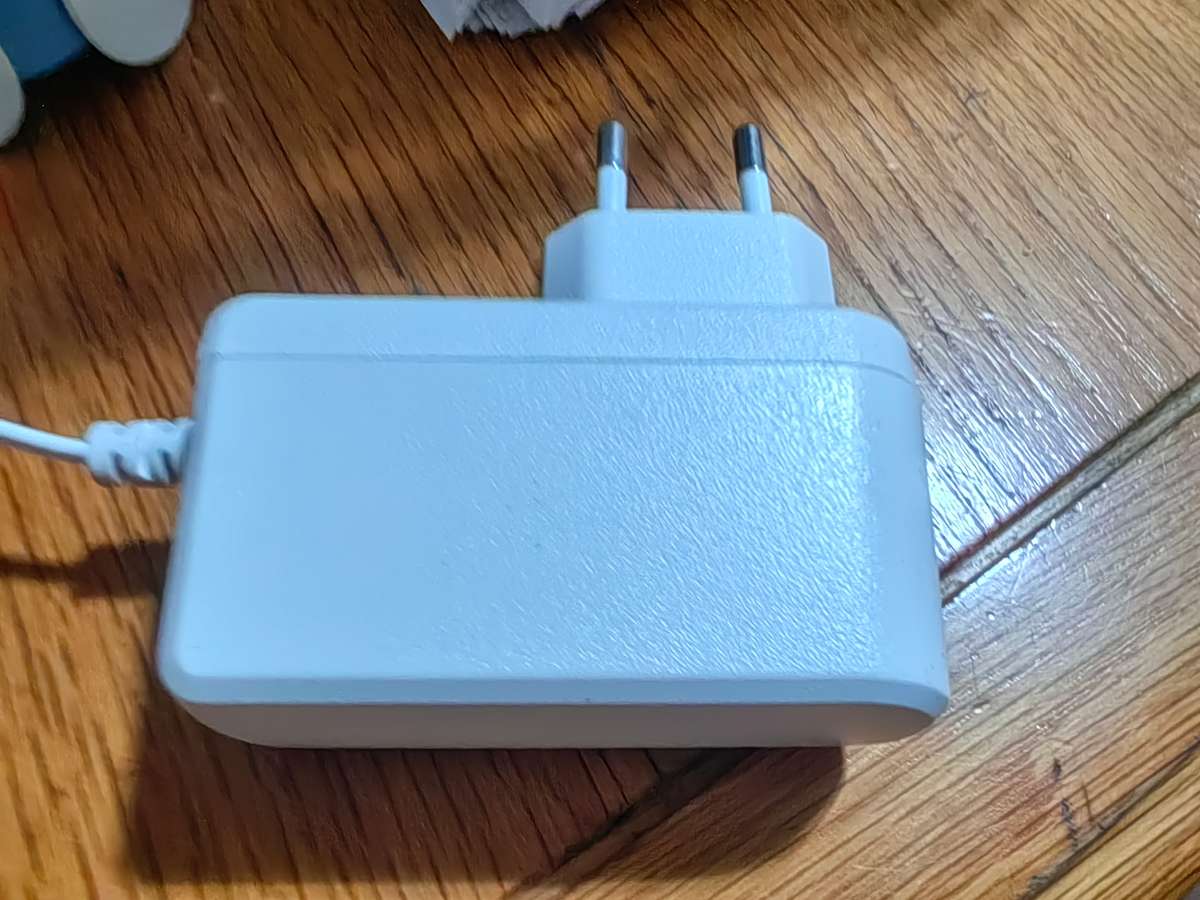 Electronics power  12V 1500mA univesal power supply