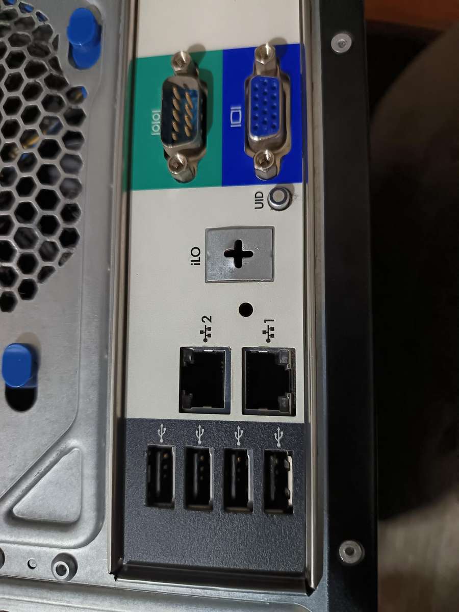 HP Proliant ML310e Gen 8 SERVER