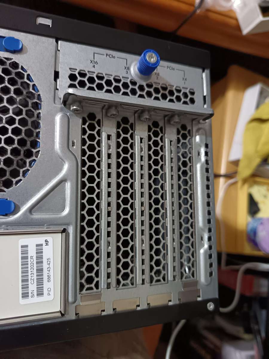 HP Proliant ML310e Gen 8 SERVER