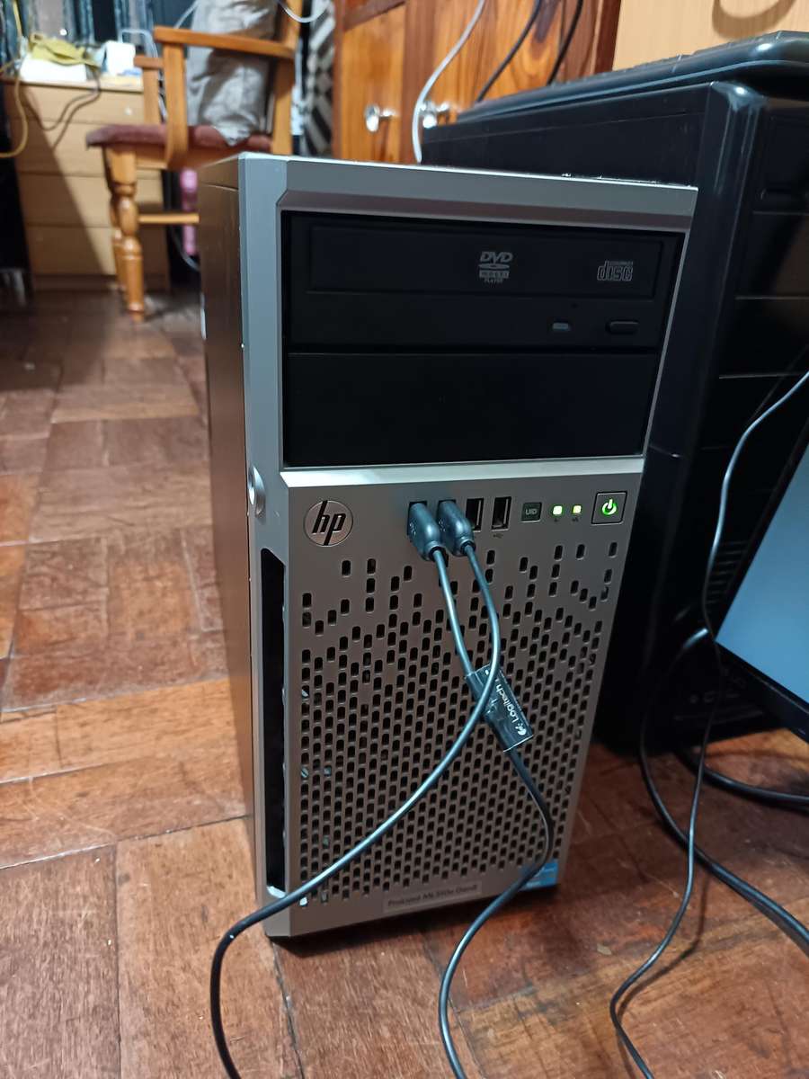 HP Proliant ML310e Gen 8 SERVER