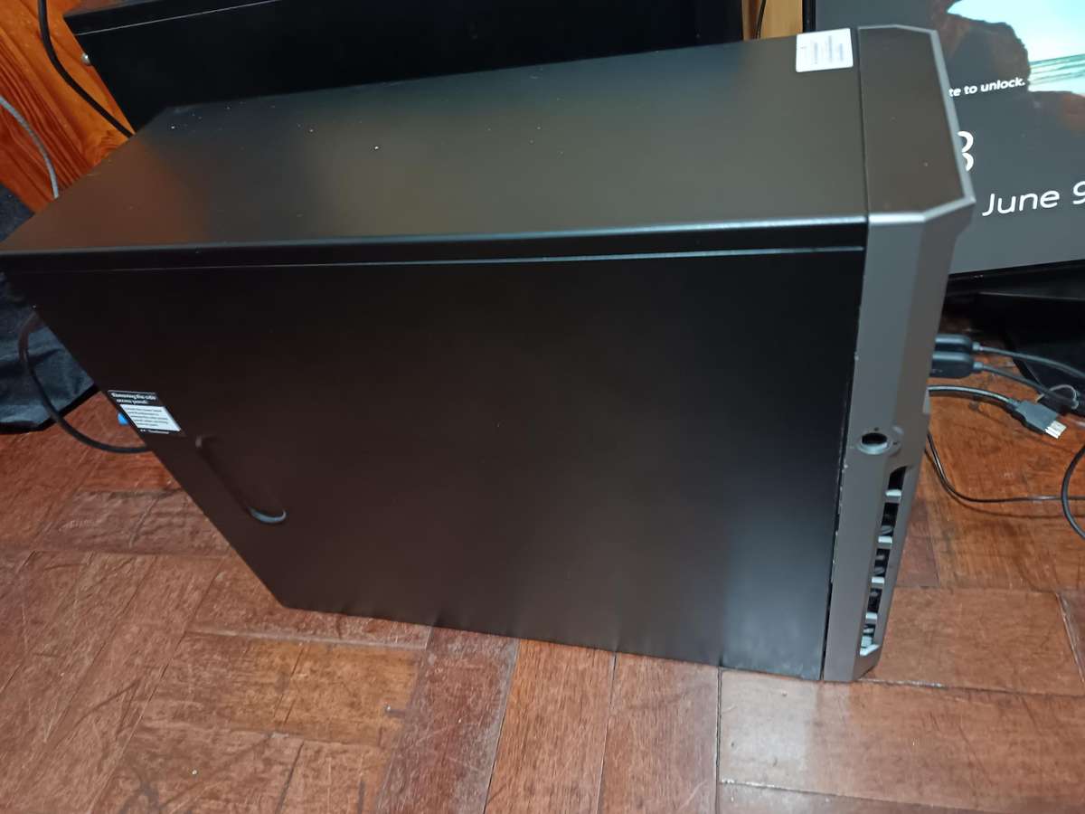 HP Proliant ML310e Gen 8 SERVER