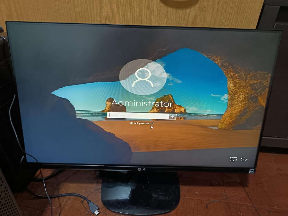 HP Proliant ML310e Gen 8 SERVER