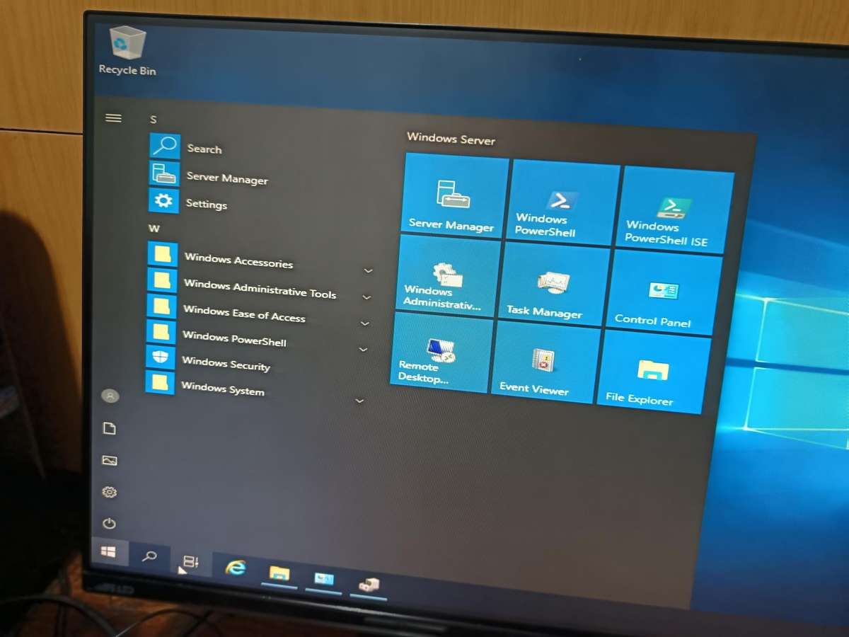 HP Proliant ML310e Gen 8 SERVER
