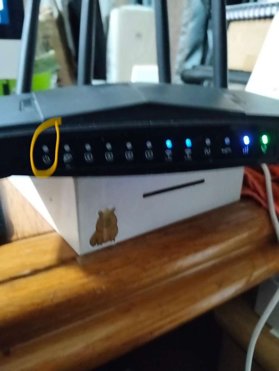 D-LINK DWR-956M 4G LTe router (It take a sim card)