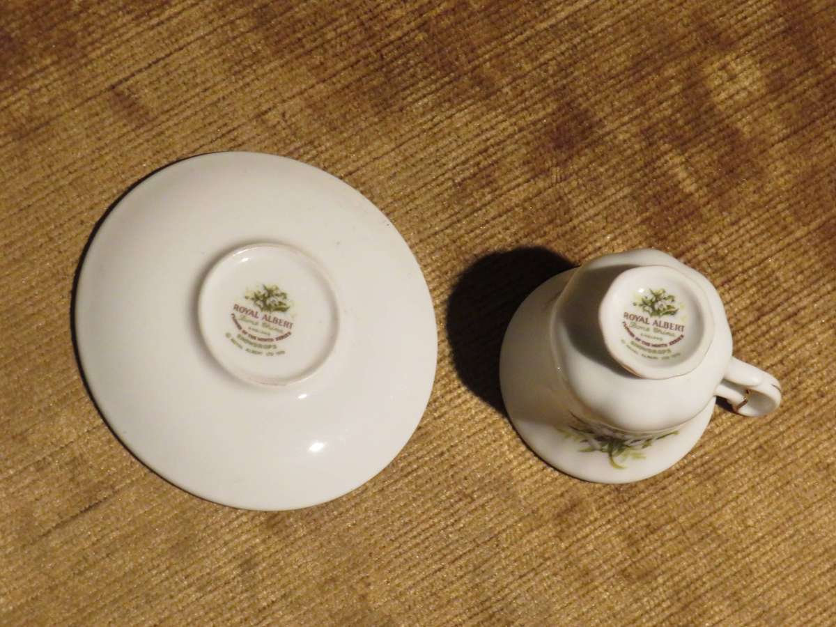 Royal Albert Flower OF The Month  Snowdrops Collectable