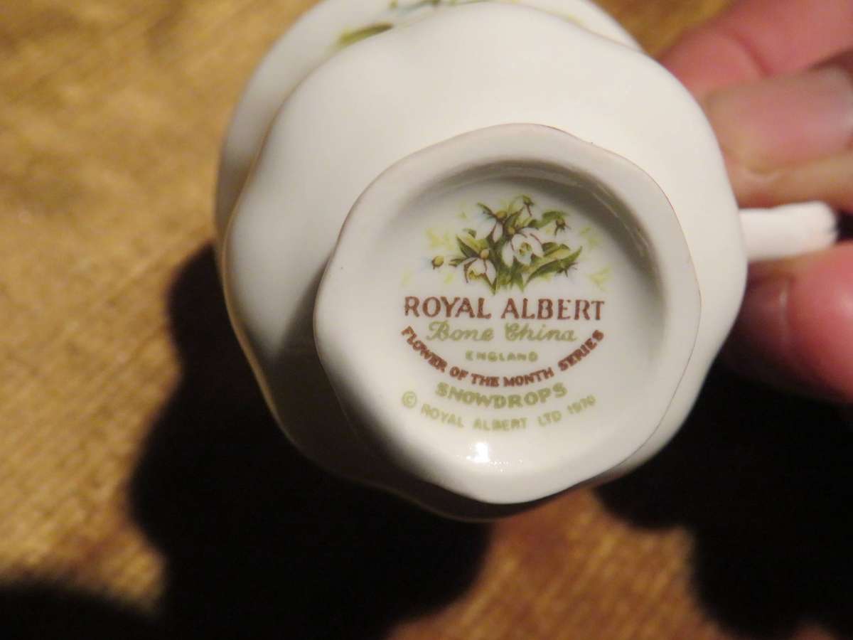 Royal Albert Flower OF The Month  Snowdrops Collectable