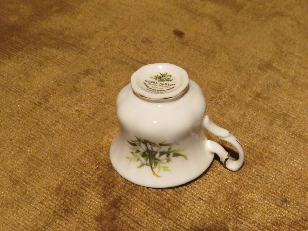 Royal Albert Flower OF The Month  Snowdrops Collectable